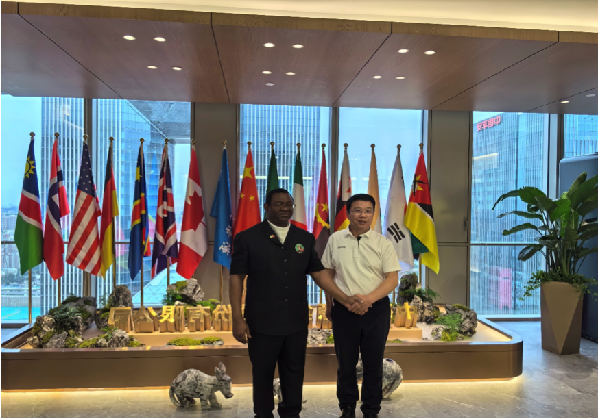 The Zambian Ambassador to China visited the headquarters of China Mineral Resources Group